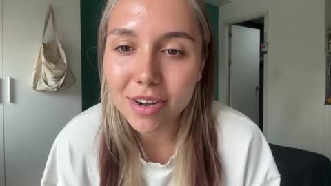 You fav Miss Si online show from March 23, 9:15 am