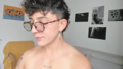 Snapshot of simone_4201 chatting on February 12, 5:37 pm Sim. online show from February 12, 5:37 pm