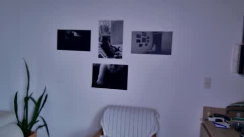 Snapshot of simone_4201 chatting on October 8, 7:29 pm Sim. online show from October 8, 7:29 pm