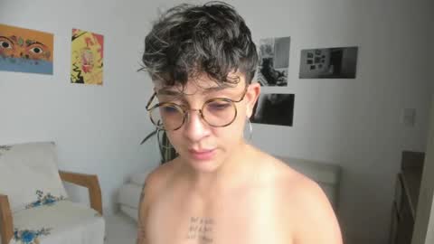 Snapshot of simone_4201 chatting on December 25, 4:22 pm Sim. online show from December 25, 4:22 pm