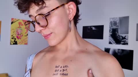 Snapshot of simone_4201 chatting on February 27, 5:47 pm Sim. online show from February 27, 5:47 pm