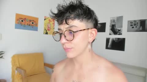 Snapshot of simone_4201 chatting on January 30, 7:26 pm Sim. online show from January 30, 7:26 pm