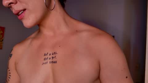 Snapshot of simone_4201 chatting on February 21, 11:22 am Sim. online show from February 21, 11:22 am