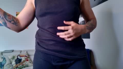 Snapshot of simone_4201 chatting on October 12, 8:55 pm Sim. online show from October 12, 8:55 pm