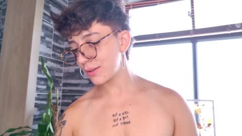 Snapshot of simone_4201 chatting on March 8, 3:33 pm Sim. online show from March 8, 3:33 pm