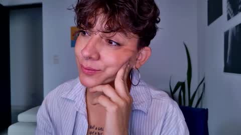 Snapshot of simone_4201 chatting on October 19, 1:13 pm Sim. online show from October 19, 1:13 pm