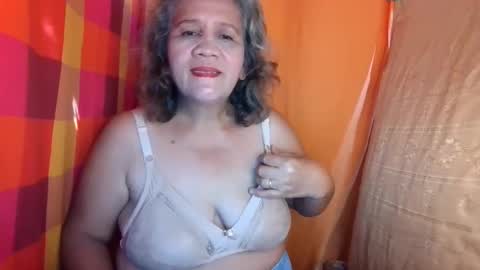 Snapshot of single_momma68 chatting on January 20, 5:37 am Single momma68 online show from January 20, 5:37 am