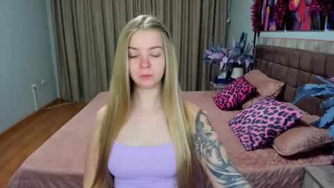 SirenaBloom online show from January 13, 9:35 am