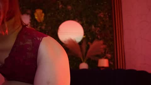 Dee online show from April 1, 8:06 pm