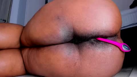 Snapshot of skarletsexy chatting on October 13, 4:15 am Skarlet online show from October 13, 4:15 am