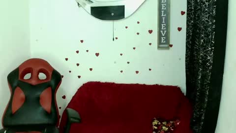 Raelle online show from May 17, 1:05 am