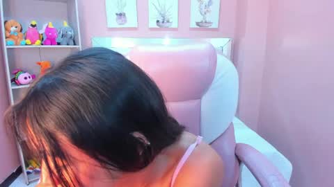 S O F I  online show from April 18, 7:07 pm