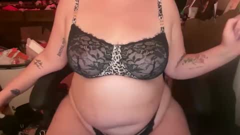 Snapshot of sleepyangel222 chatting on October 22, 1:10 am sleepyangel222 online show from October 22, 1:10 am