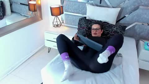 slut_milf_ online show from May 9, 4:09 pm