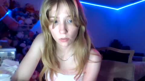 Snapshot of sm0keprincesspeach chatting on December 31, 1:04 am sm0keprincesspeach online show from December 31, 1:04 am