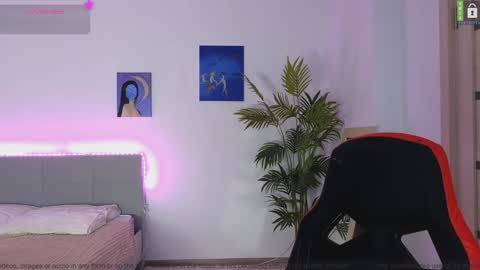 Emily online show from December 6, 9:01 pm