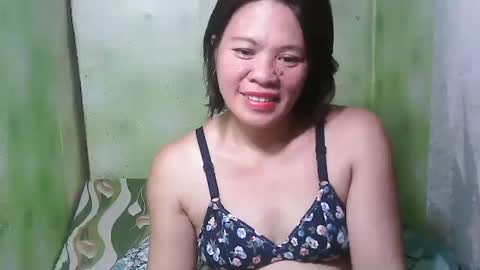 Snapshot of smilinglady27 chatting on December 3, 11:57 pm smilinglady27 online show from December 3, 11:57 pm