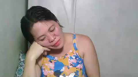 Snapshot of smilinglady27 chatting on October 9, 7:01 am smilinglady27 online show from October 9, 7:01 am