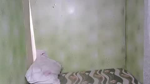 Snapshot of smilinglady27 chatting on February 2, 2:27 am smilinglady27 online show from February 2, 2:27 am