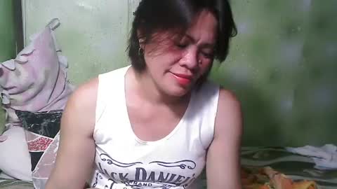 Snapshot of smilinglady27 chatting on March 7, 10:35 am smilinglady27 online show from March 7, 10:35 am