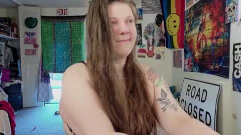Snapshot of smokihippi chatting on October 21, 7:18 pm Big Dawg online show from October 21, 7:18 pm