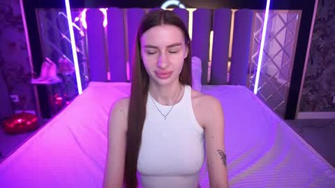 snow_whiteeex online show from April 15, 6:36 am