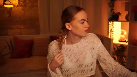 Hanna online show from December 18, 2:17 pm