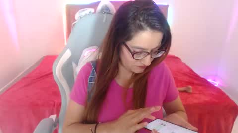 snowhot_69 online show from April 1, 2:34 am