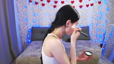 SnowWhate 00 online show from March 27, 5:46 pm