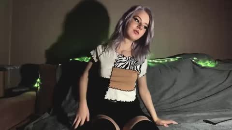 snowy_alice online show from September 21, 1:43 pm