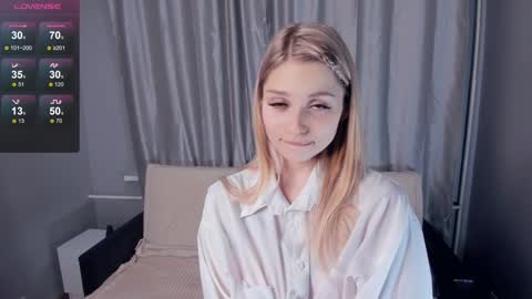Snapshot of so__sweet chatting on January 18, 6:53 pm Alice - Birthday Girl online show from January 18, 6:53 pm