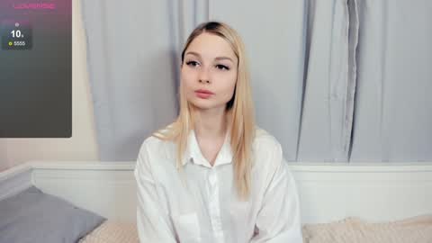 Snapshot of so__sweet chatting on January 14, 7:53 pm Alice - Birthday Girl online show from January 14, 7:53 pm