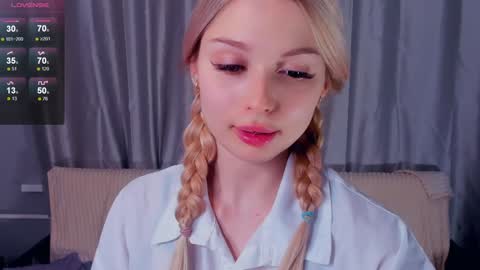 Snapshot of so__sweet chatting on January 22, 6:10 pm Alice - Birthday Girl online show from January 22, 6:10 pm