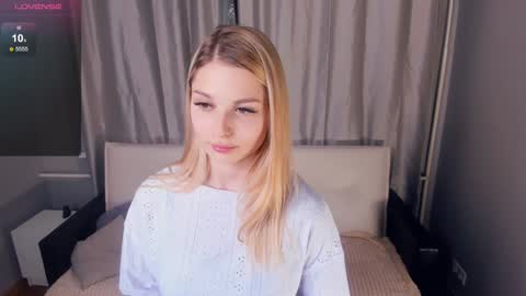 Snapshot of so__sweet chatting on January 12, 6:37 pm Alice - Birthday Girl online show from January 12, 6:37 pm