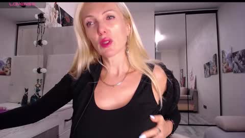 Monna online show from October 21, 1:59 pm