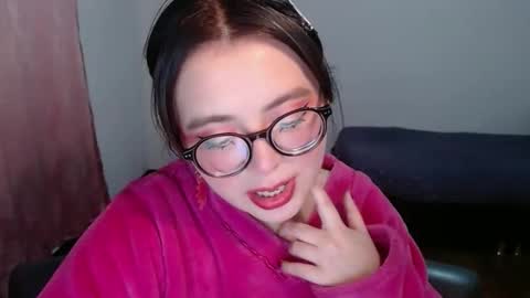 Sofi Lynch online show from December 5, 6:24 am