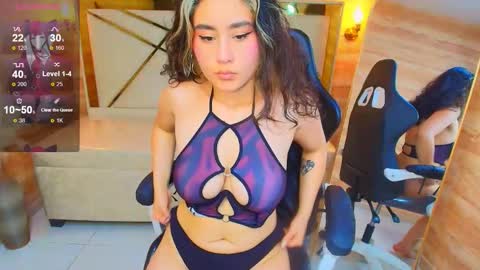 sofi_r_ online show from December 13, 8:04 pm