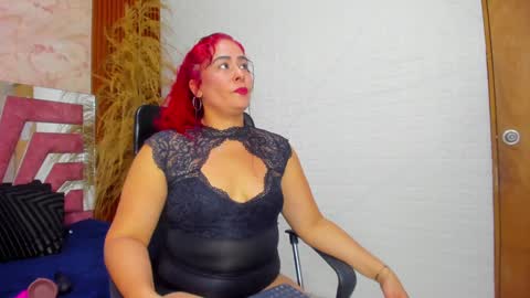 Snapshot of sofia_gutierrez__ chatting on February 6, 2:33 am sofia gutierrez   online show from February 6, 2:33 am