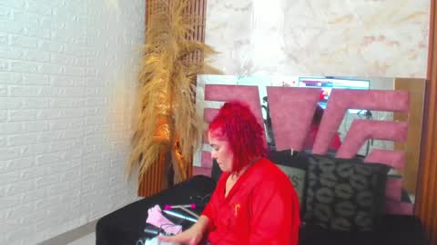 Snapshot of sofia_gutierrez__ chatting on February 1, 11:54 am sofia gutierrez   online show from February 1, 11:54 am