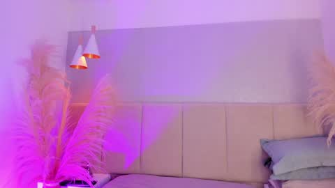 SOFIA PAMELA online show from February 3, 7:00 pm