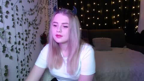 sofia_rosemary online show from February 2, 11:40 am