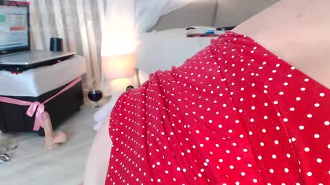 Snapshot of sofiabaileys chatting on January 18, 10:17 pm    Sofia      welcome to my room      online show from January 18, 10:17 pm
