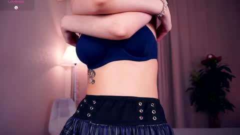 Snapshot of sofiabruno chatting on September 12, 6:35 am Hi My name is Sofia Welcome to my room Please thumbs up - its important online show from September 12, 6:35 am