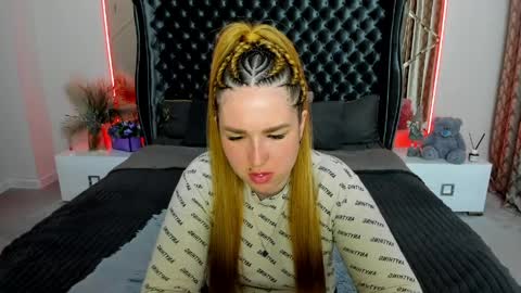 sofii_darling online show from March 31, 5:24 pm