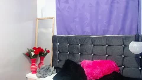 sophi4__ online show from December 11, 5:03 pm