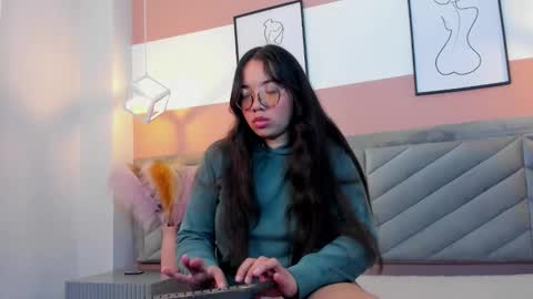 Sophi online show from March 17, 1:26 pm