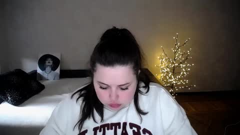 sophia__olsen online show from April 5, 6:12 am