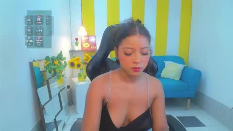 sophia_brunette21 online show from January 10, 11:48 am