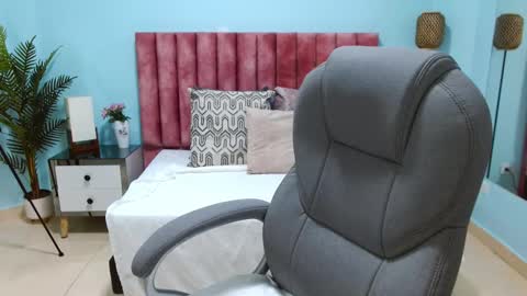 Sophia  online show from February 2, 8:08 pm