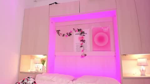  S O P H I A  online show from February 12, 11:40 am